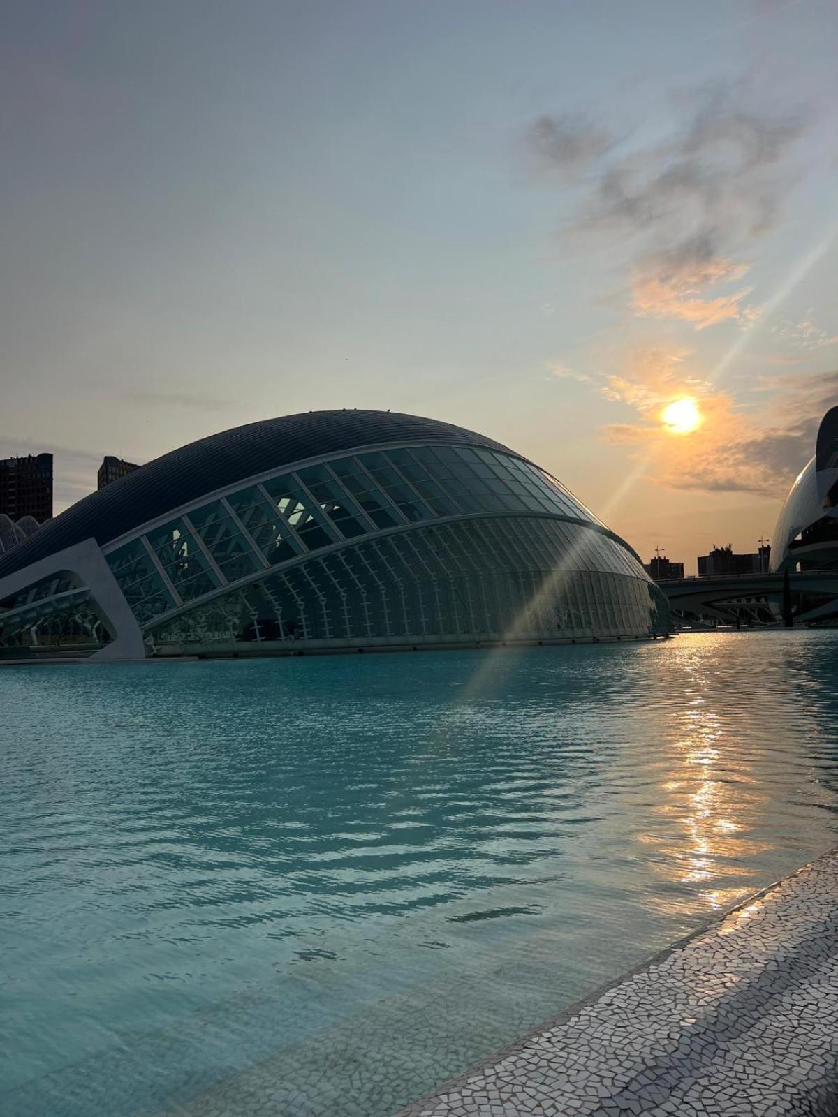 Beach & Arts Hostel Valencia Buitenkant foto