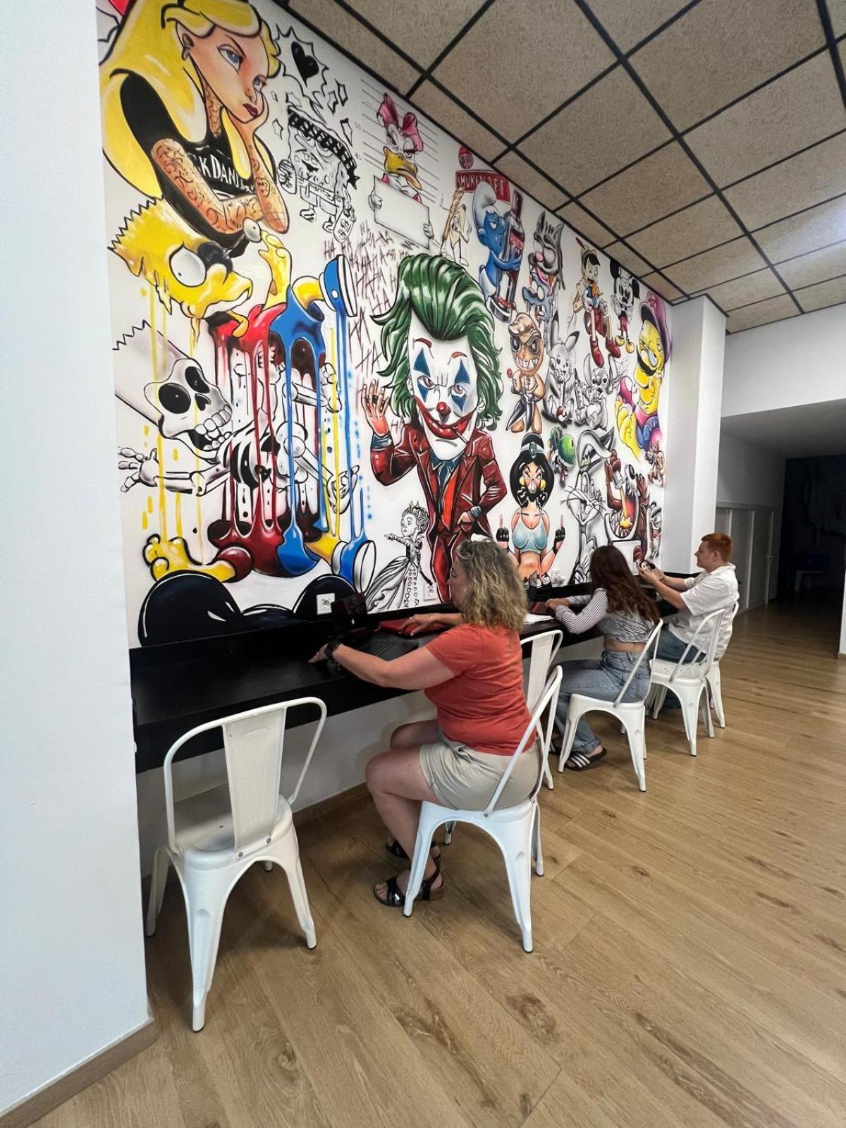 Beach & Arts Hostel Valencia Buitenkant foto